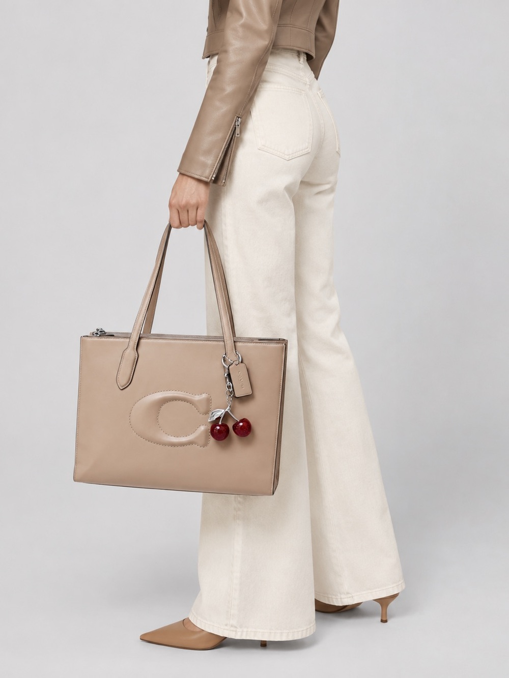 Coach Nina large tote bag in tan leather with charm